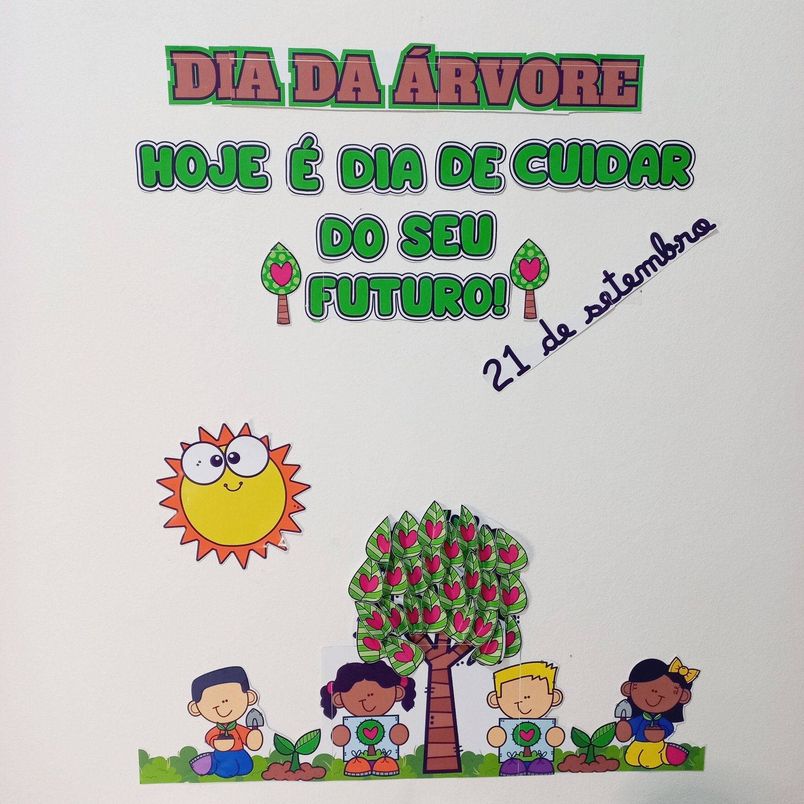 Kit Pedagógico Dia da Árvore: Painel 3D, Avental, Viseira, Luva de História e Diorama - Imagem 4
